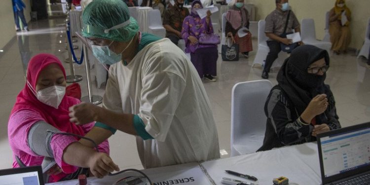  Dukung Program Presiden Jokowi 1 Juta Vaksinasi 1 Hari, Polres Lumajang Gelar Vaksinasi Covid-19 Secara Massal