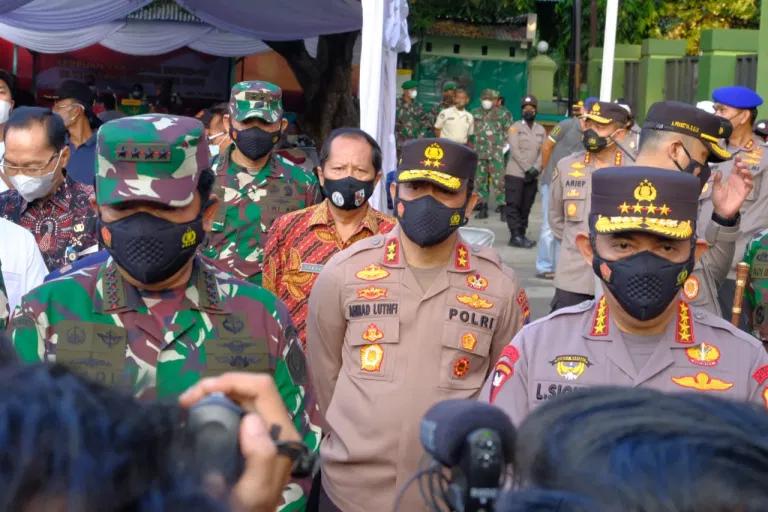  Pastikan Berjalan Lancar, Kapolri dan Panglima TNI Lakukan Pengecekan Vaksinasi di Kabupaten Pati