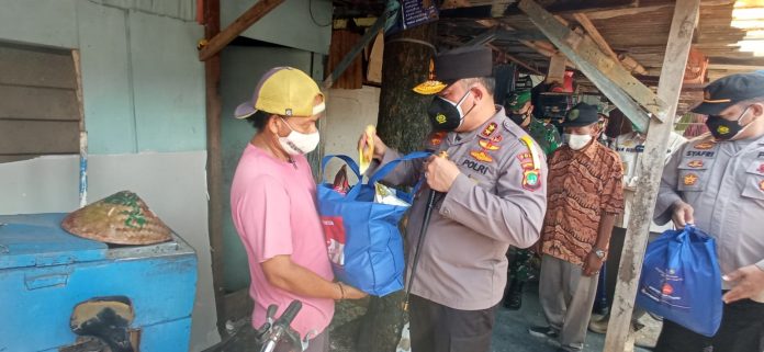 Kapolda Metro Jaya Distribusikan Bantuan PPKM Darurat ke Depok