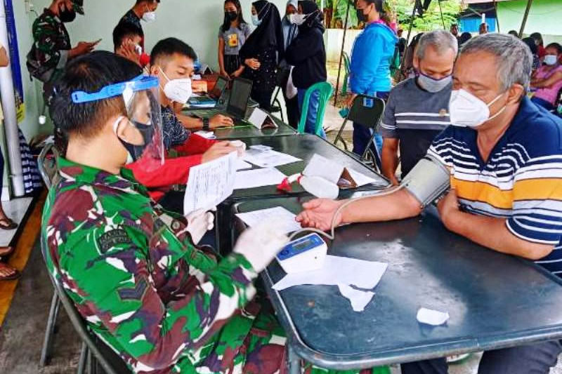 TNI/Polri bersama instansi terkait gelar serbuan vaksinasi di Papua