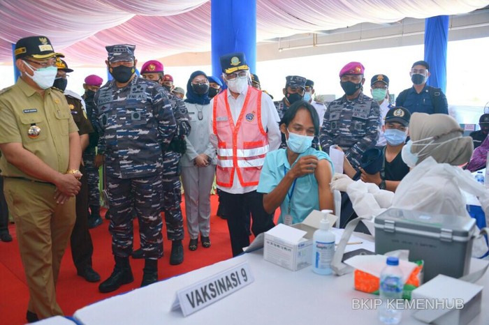  Menhub Ajak TNI-Polri Gencarkan Vaksinasi di Simpul Transportasi