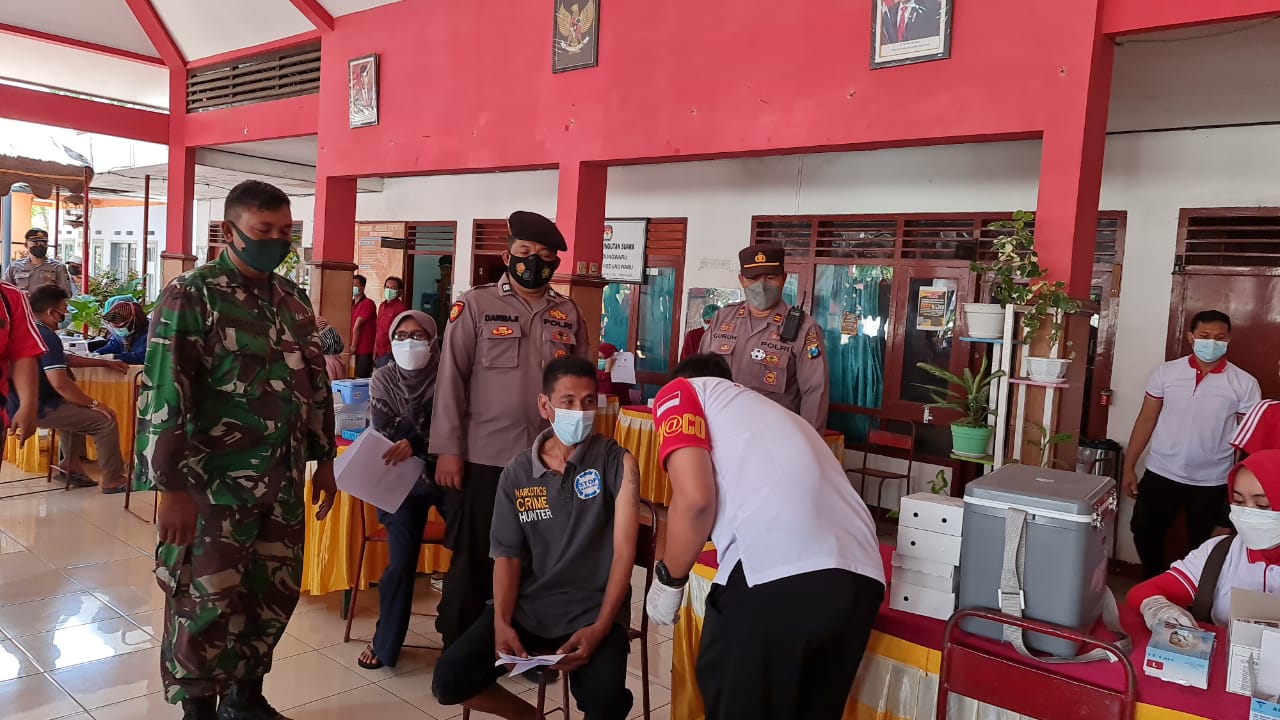  TNI- Polri Kawal Vaksinasi Merdeka di Wilayah Kecamatan Kedungwaru Tulungagung