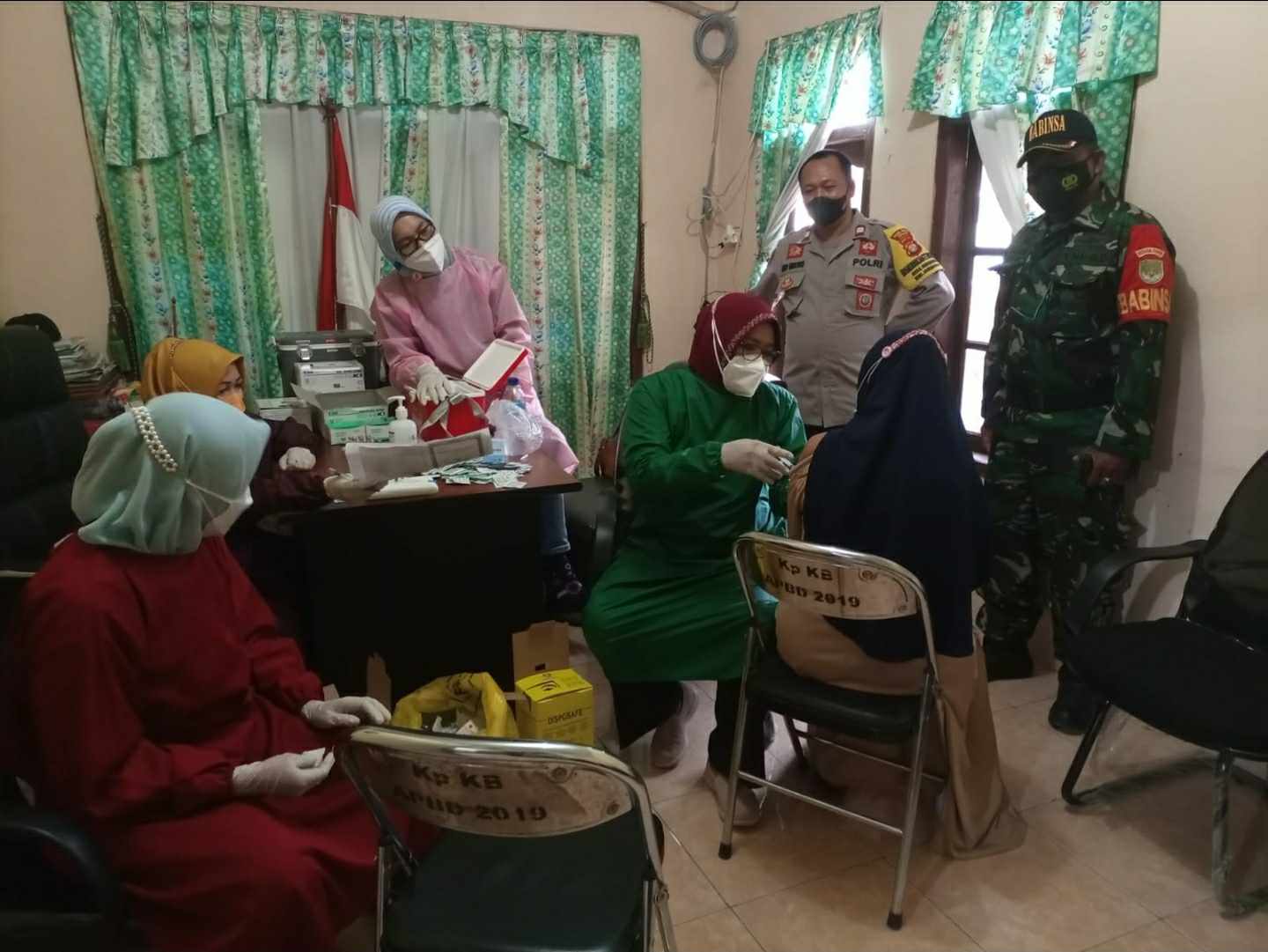  Warga Antusias Ikuti Gerai Vaksin 63 TNI/POLRI  