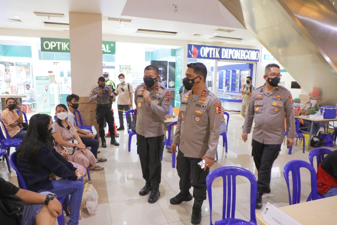  Kakorbinmas Baharkam Polri Tinjau Berlangsungnya Vaksinasi Presisi di Wilayah Jayapura Kota