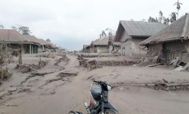  Erupsi Gunung Semeru, Polri Terjunkan 1.117 Personel Bantu Penanganan