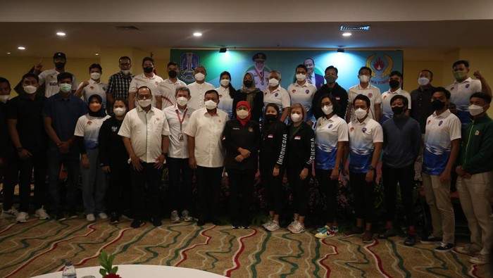  Khofifah Lepas Atlet Jawa Timur ke SEA Games 2021