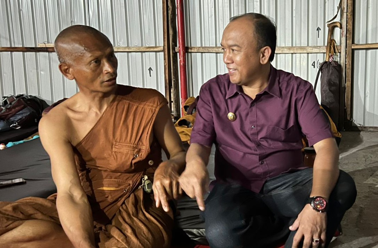 Keramahan Wakil Walikota Tegal Jumadi Sambut 32 Bhiksu Manca Negara di Kota Tegal