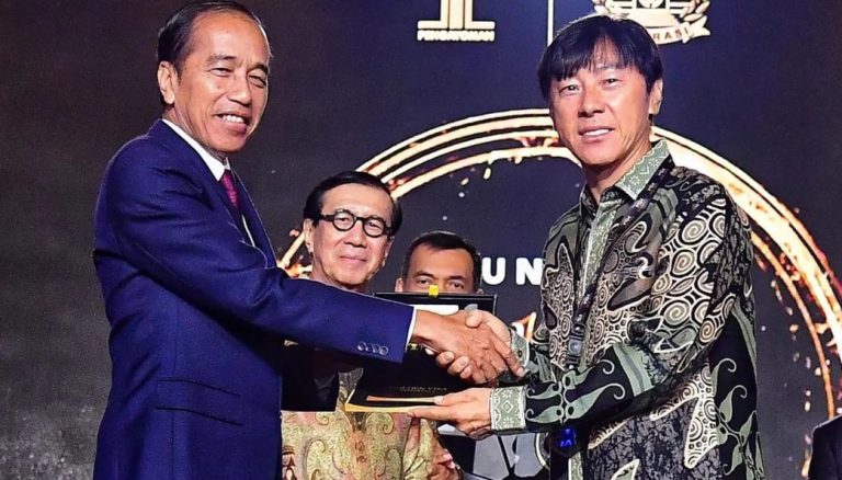 Presiden Jokowi berikan Golden Visa ke Shin Tae Yong